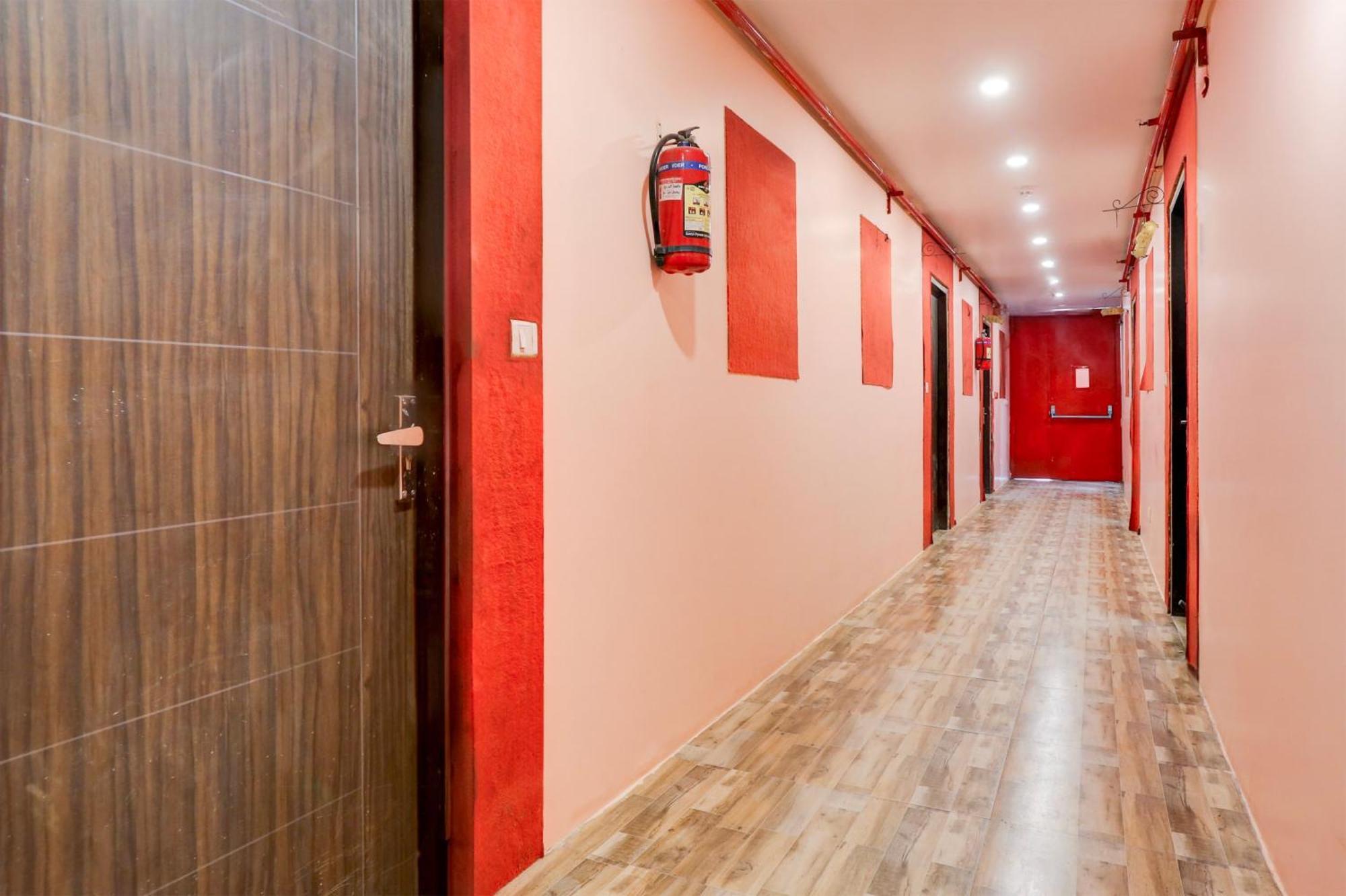 Super Hotel O S J Residency دلهي المظهر الخارجي الصورة